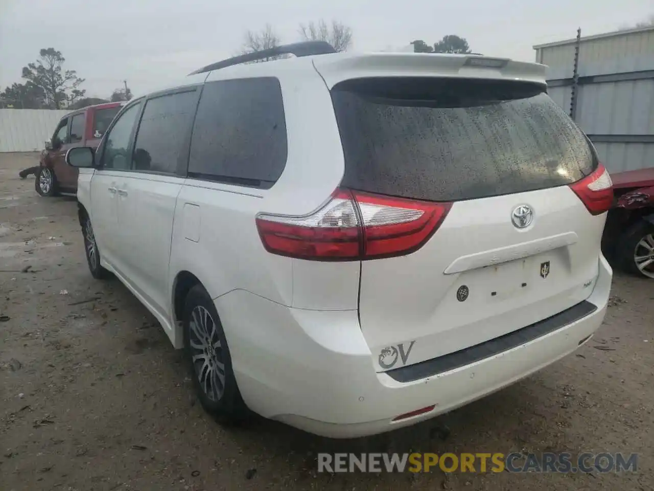 3 Photograph of a damaged car 5TDYZ3DC5KS002289 TOYOTA SIENNA 2019