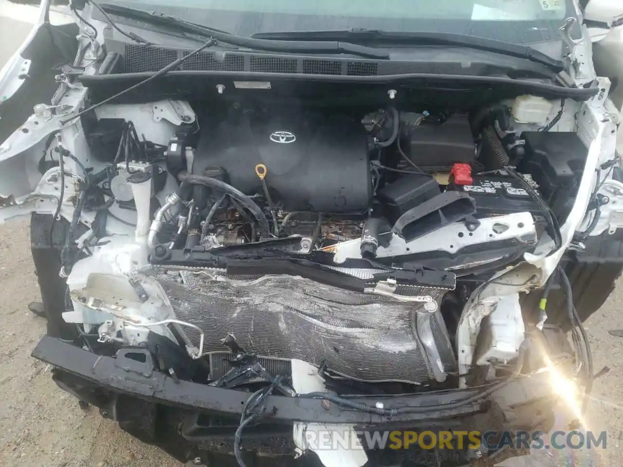 7 Photograph of a damaged car 5TDYZ3DC5KS002289 TOYOTA SIENNA 2019