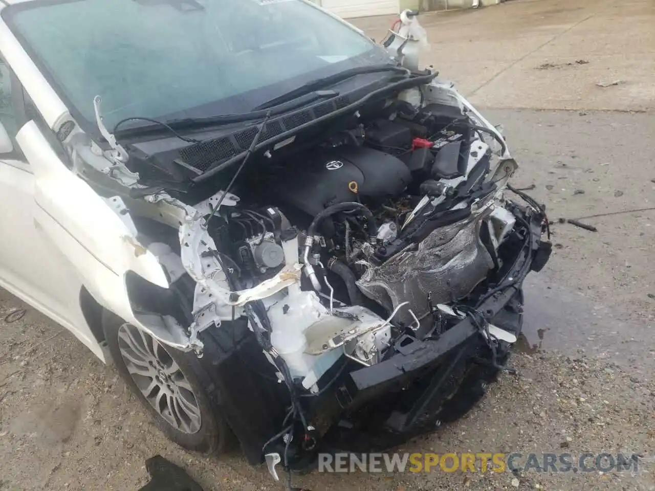 9 Photograph of a damaged car 5TDYZ3DC5KS002289 TOYOTA SIENNA 2019