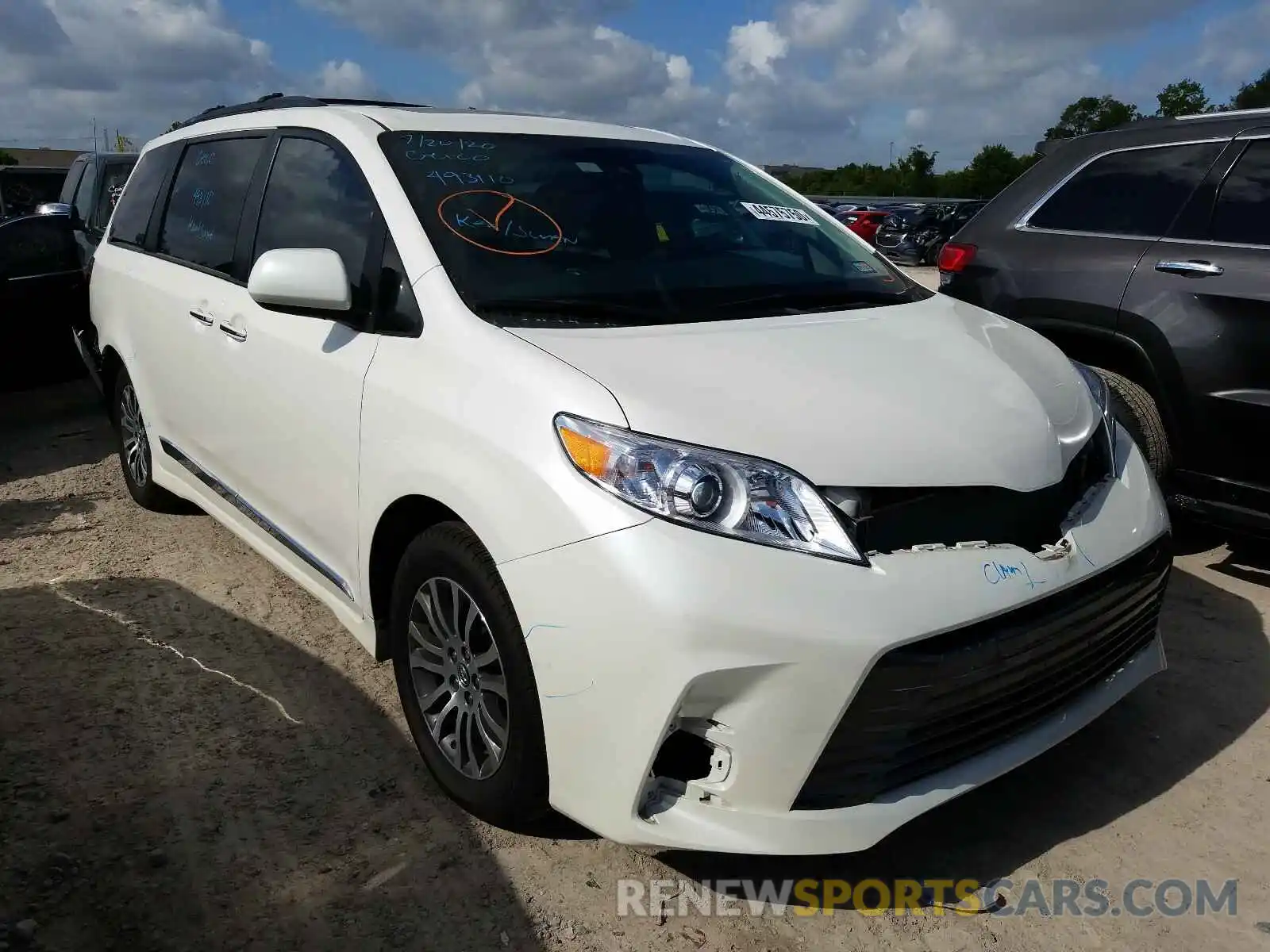 1 Photograph of a damaged car 5TDYZ3DC5KS003099 TOYOTA SIENNA 2019