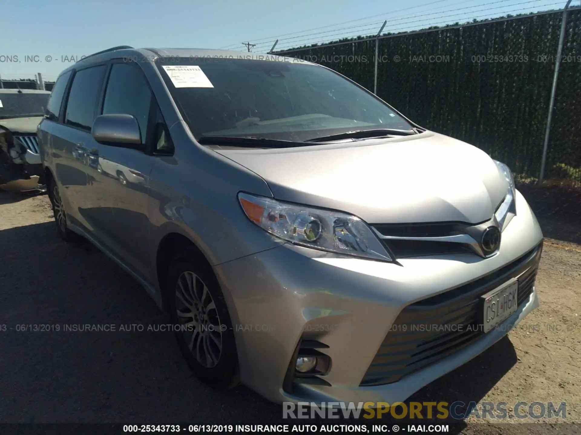 1 Photograph of a damaged car 5TDYZ3DC5KS003443 TOYOTA SIENNA 2019