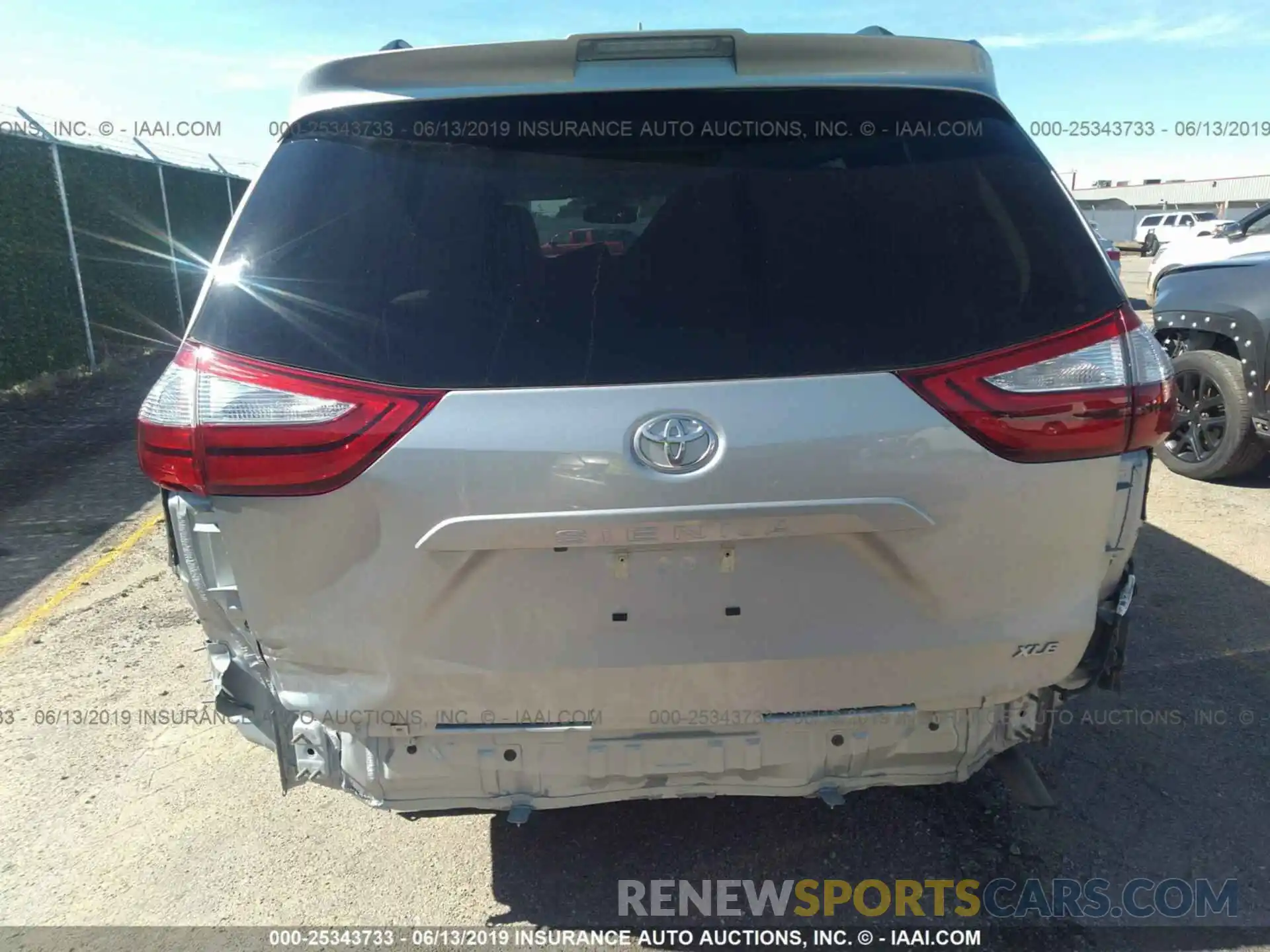 6 Photograph of a damaged car 5TDYZ3DC5KS003443 TOYOTA SIENNA 2019