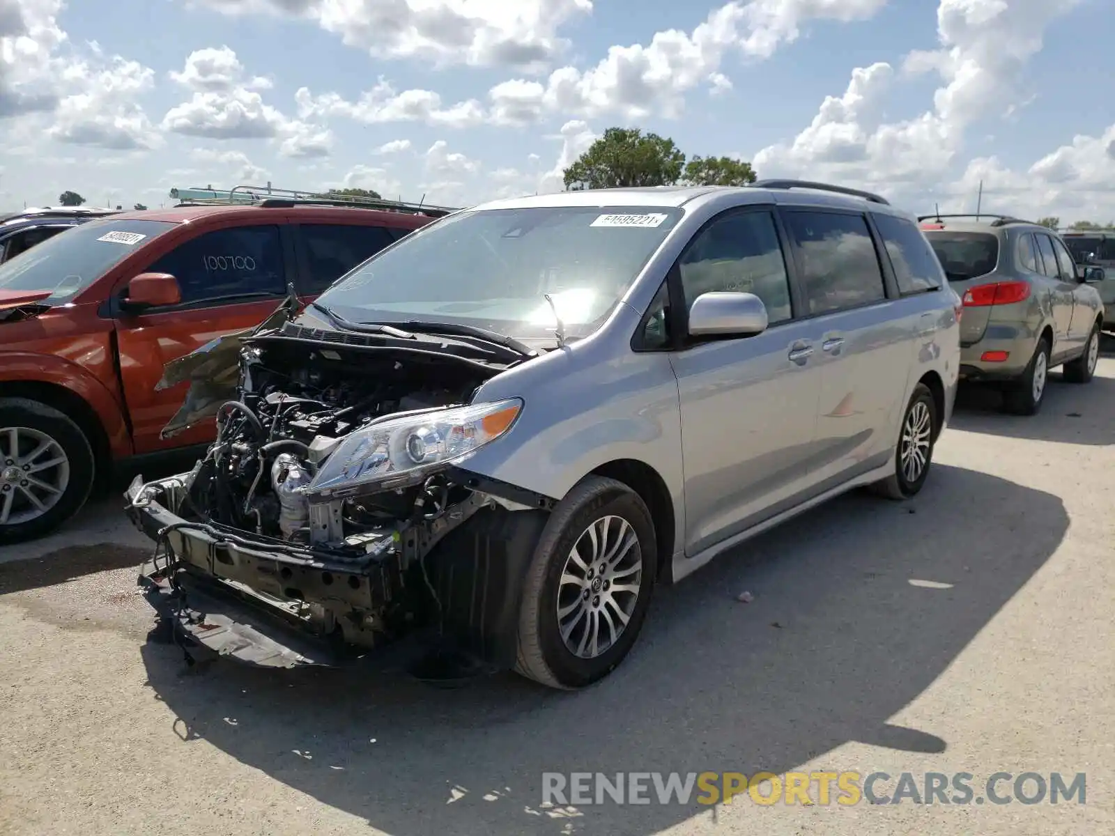 2 Photograph of a damaged car 5TDYZ3DC5KS004785 TOYOTA SIENNA 2019