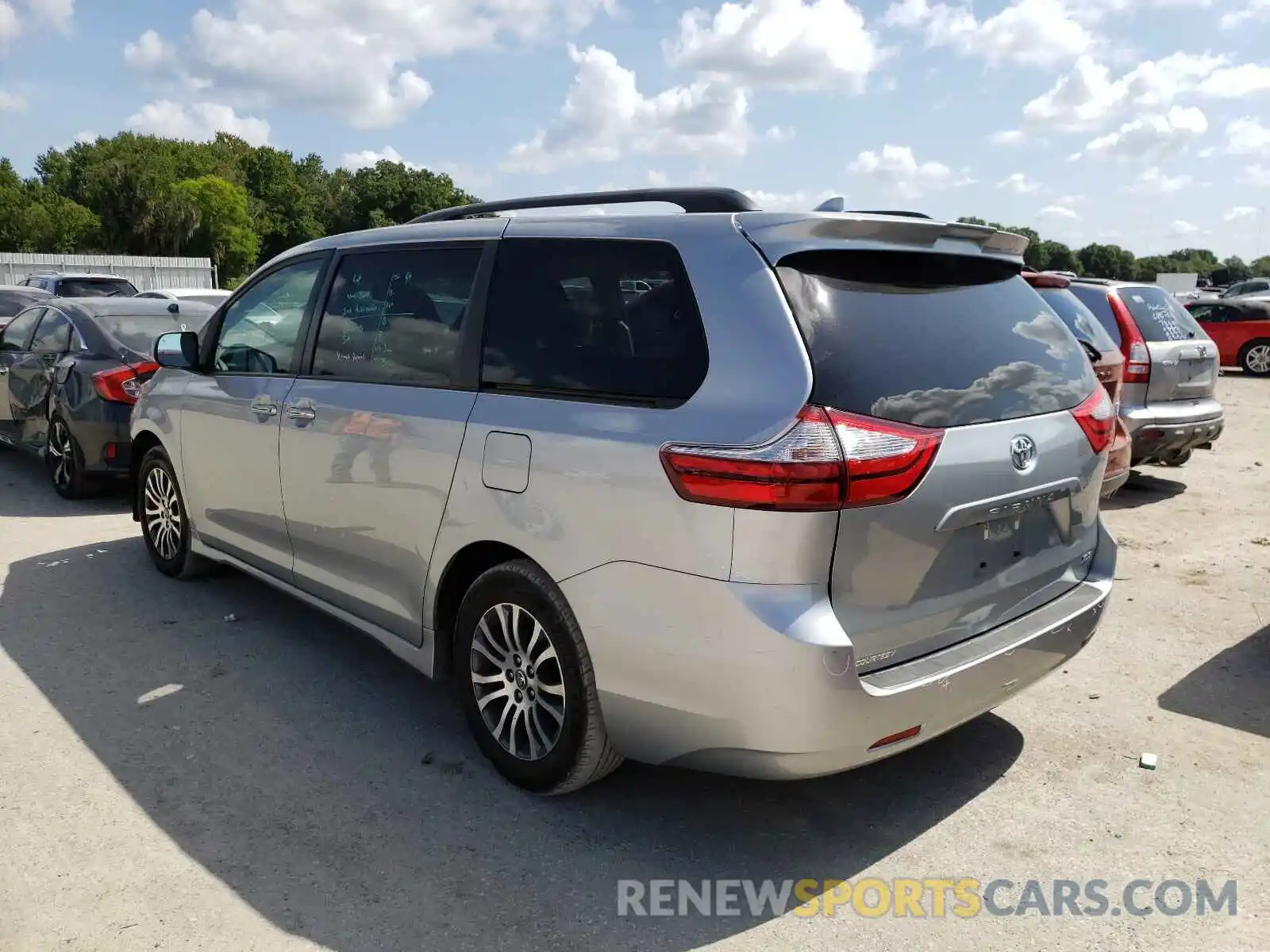 3 Photograph of a damaged car 5TDYZ3DC5KS004785 TOYOTA SIENNA 2019