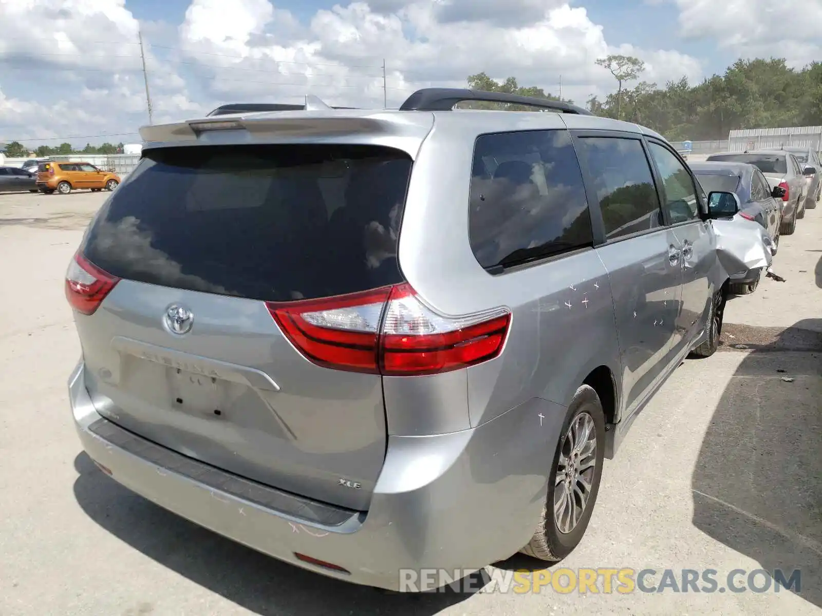 4 Фотография поврежденного автомобиля 5TDYZ3DC5KS004785 TOYOTA SIENNA 2019