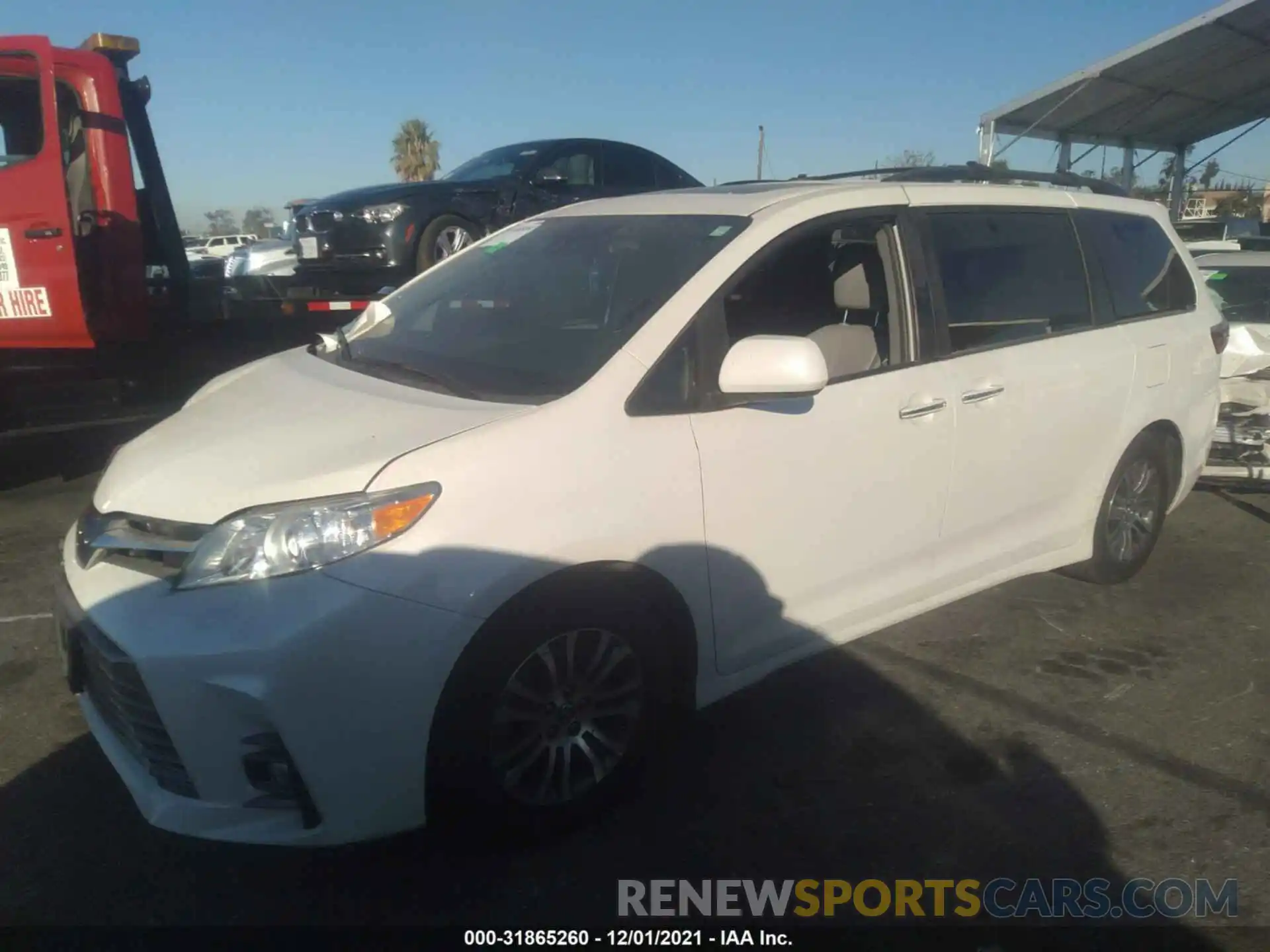 2 Photograph of a damaged car 5TDYZ3DC5KS004950 TOYOTA SIENNA 2019