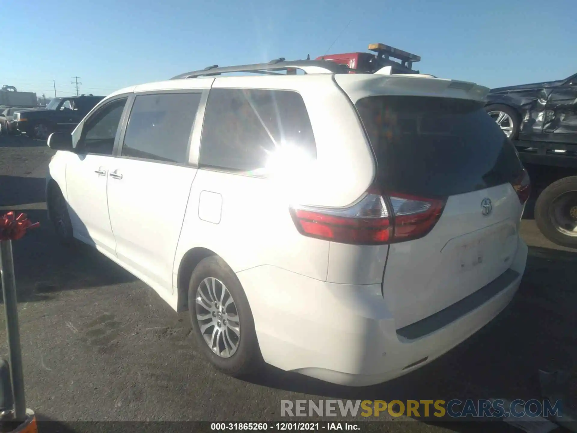 3 Photograph of a damaged car 5TDYZ3DC5KS004950 TOYOTA SIENNA 2019