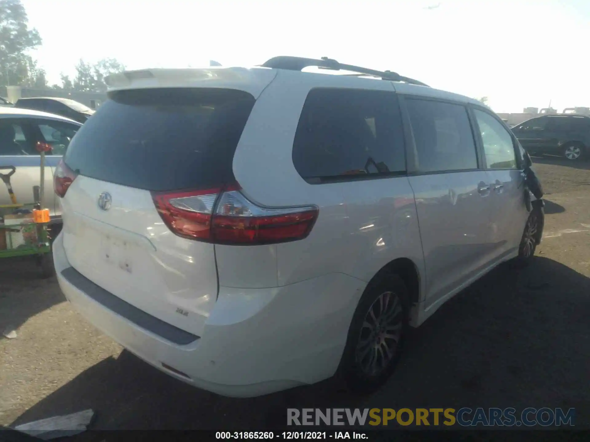 4 Photograph of a damaged car 5TDYZ3DC5KS004950 TOYOTA SIENNA 2019