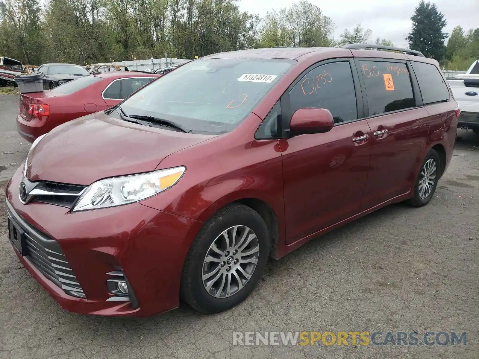 2 Photograph of a damaged car 5TDYZ3DC5KS005032 TOYOTA SIENNA 2019