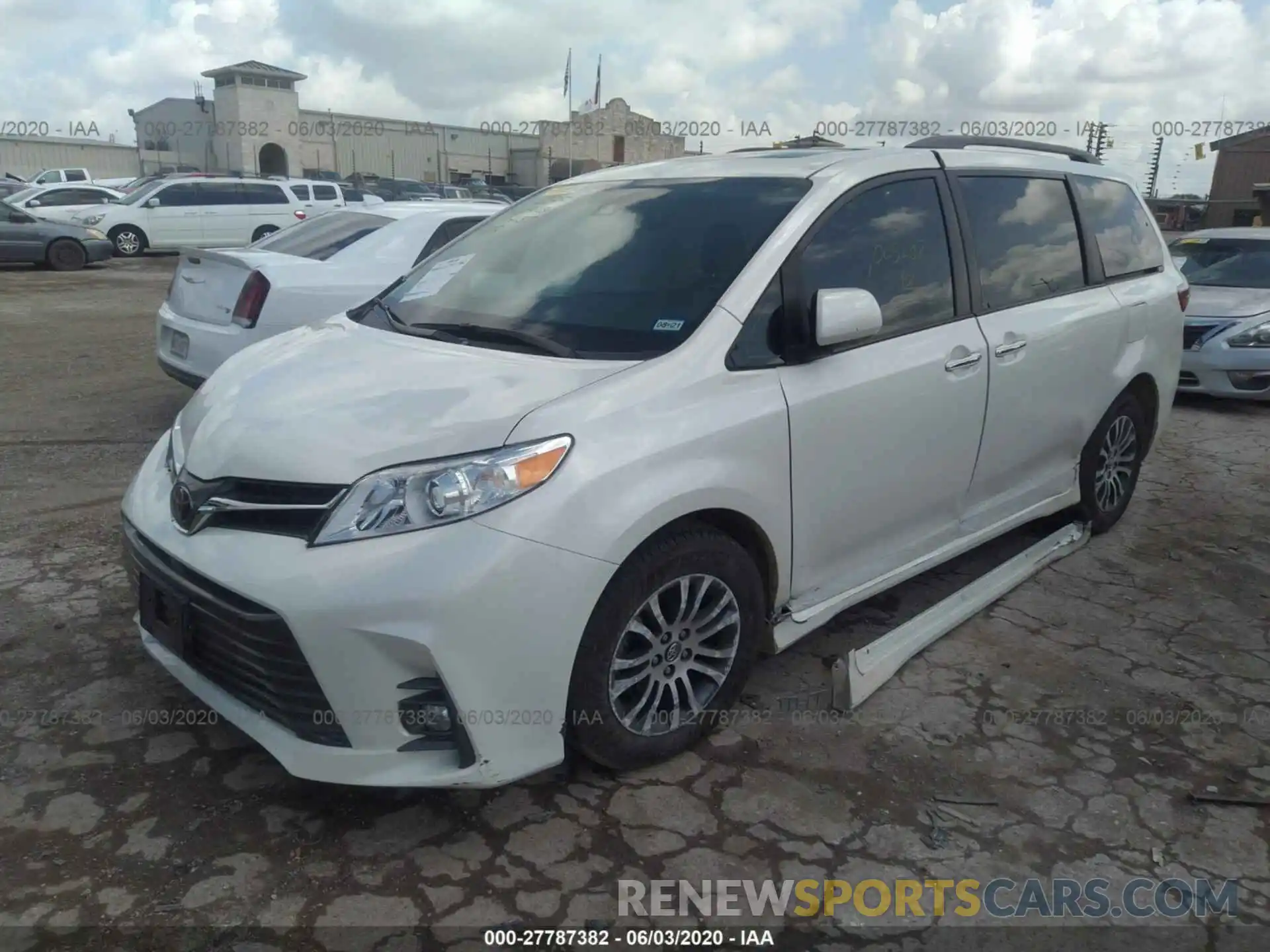 2 Фотография поврежденного автомобиля 5TDYZ3DC5KS005287 TOYOTA SIENNA 2019