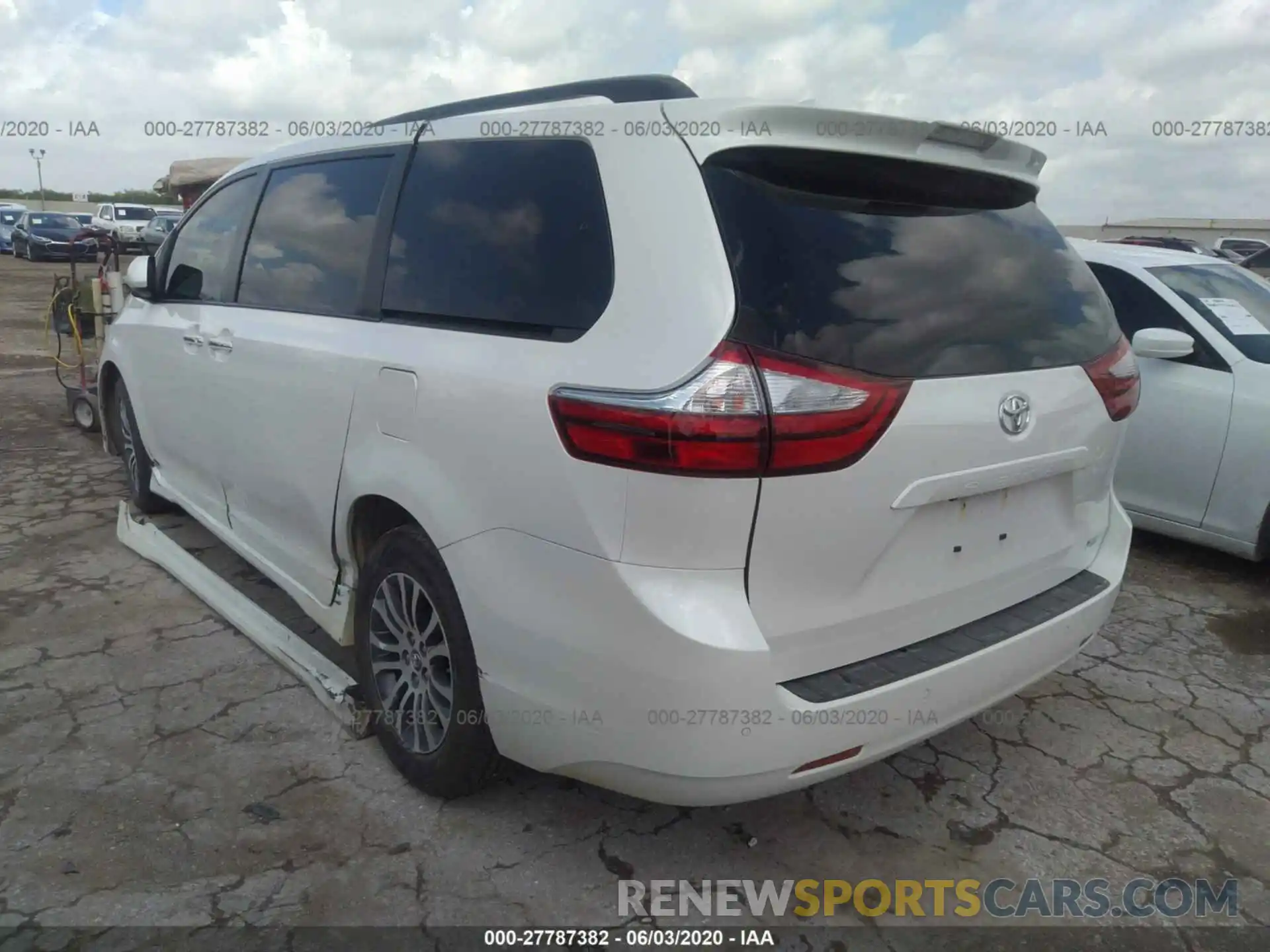 3 Photograph of a damaged car 5TDYZ3DC5KS005287 TOYOTA SIENNA 2019