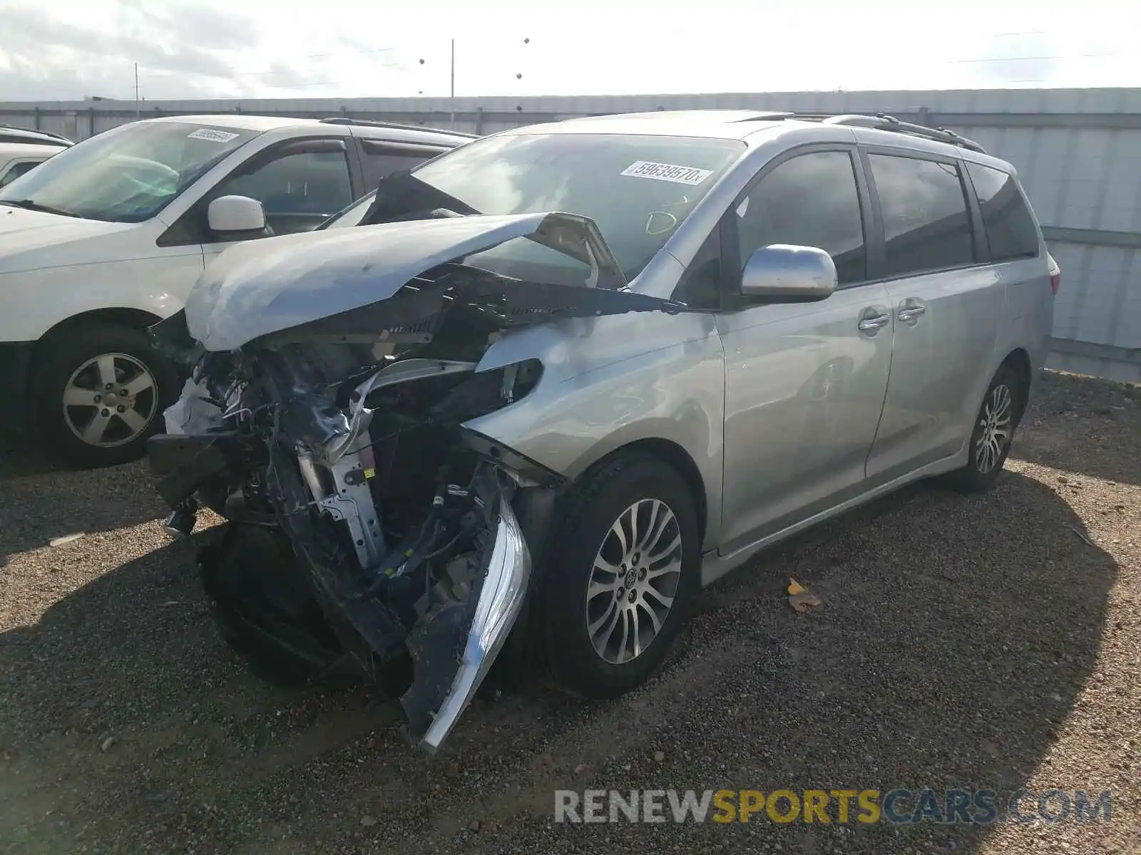 2 Photograph of a damaged car 5TDYZ3DC5KS005466 TOYOTA SIENNA 2019