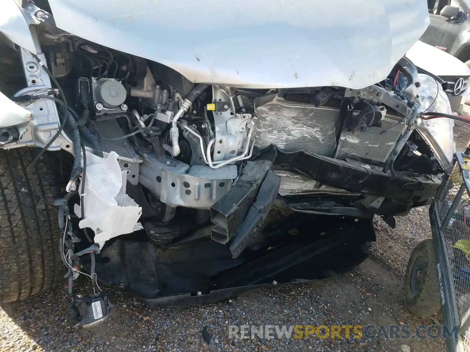 9 Photograph of a damaged car 5TDYZ3DC5KS005466 TOYOTA SIENNA 2019