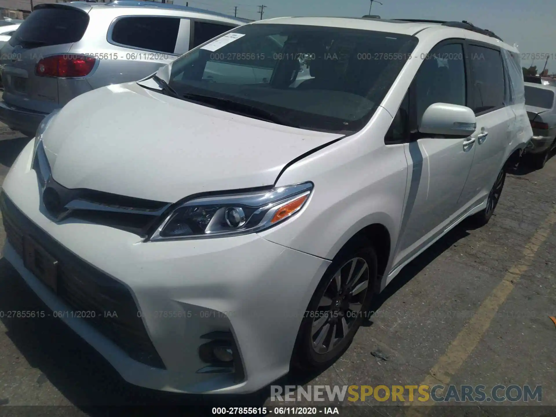 2 Photograph of a damaged car 5TDYZ3DC5KS008867 TOYOTA SIENNA 2019