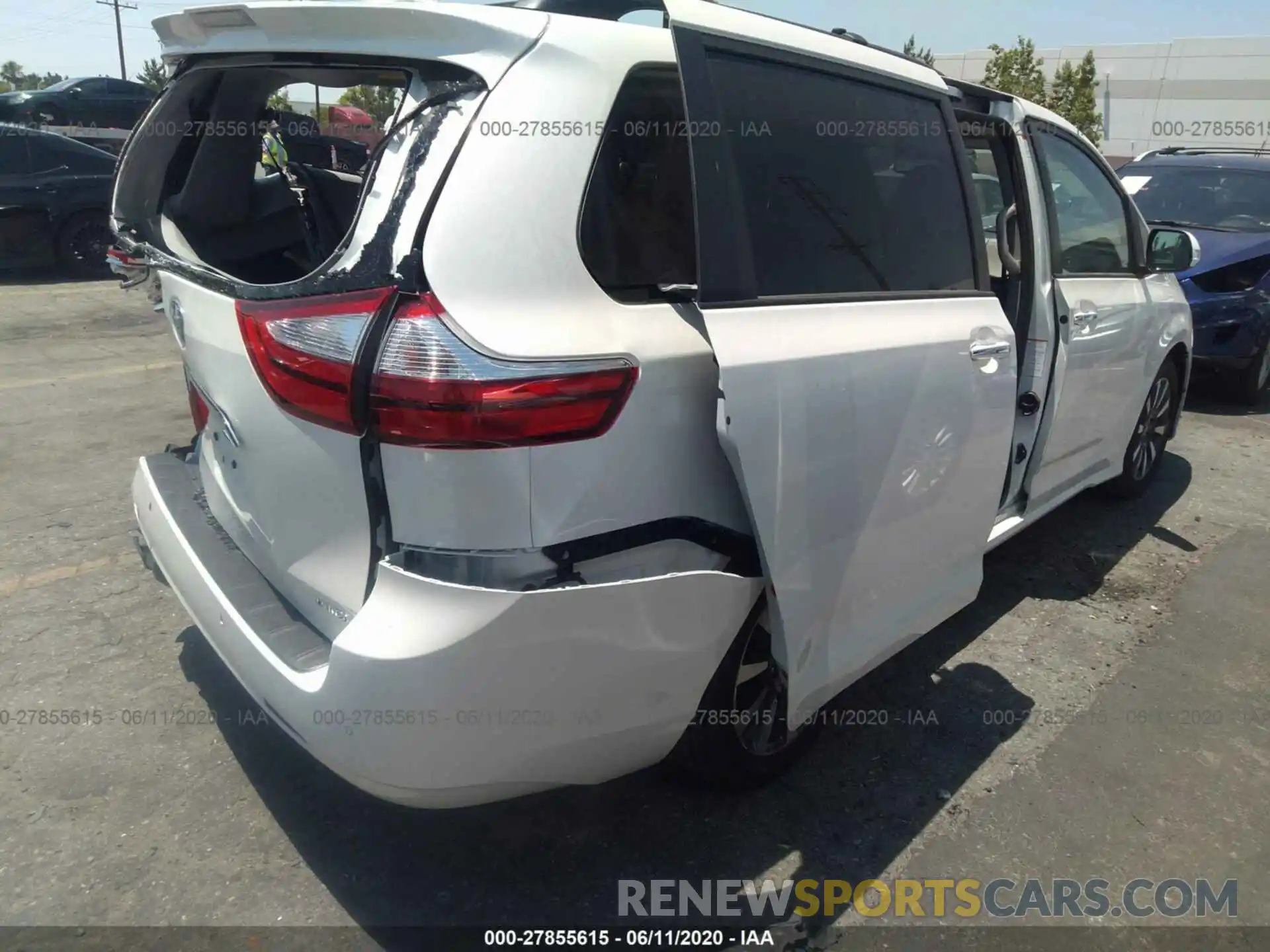 4 Photograph of a damaged car 5TDYZ3DC5KS008867 TOYOTA SIENNA 2019