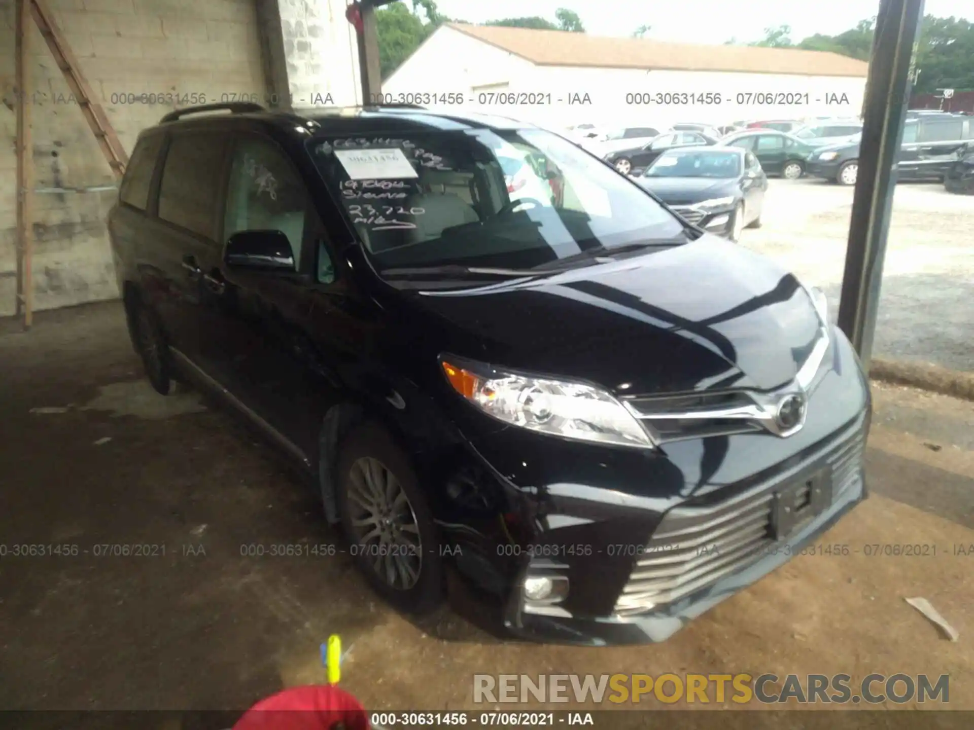 1 Photograph of a damaged car 5TDYZ3DC5KS010666 TOYOTA SIENNA 2019