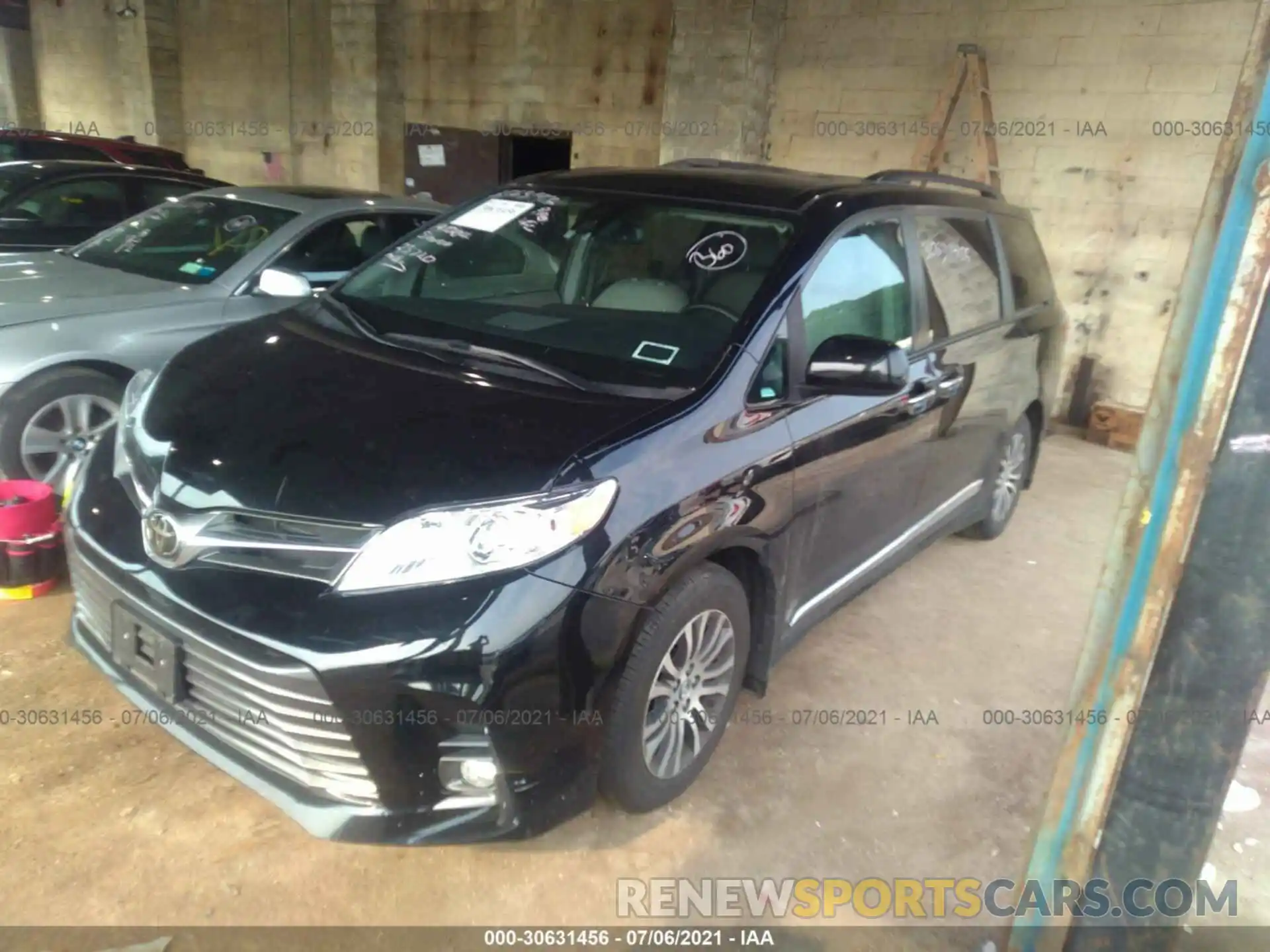 2 Фотография поврежденного автомобиля 5TDYZ3DC5KS010666 TOYOTA SIENNA 2019