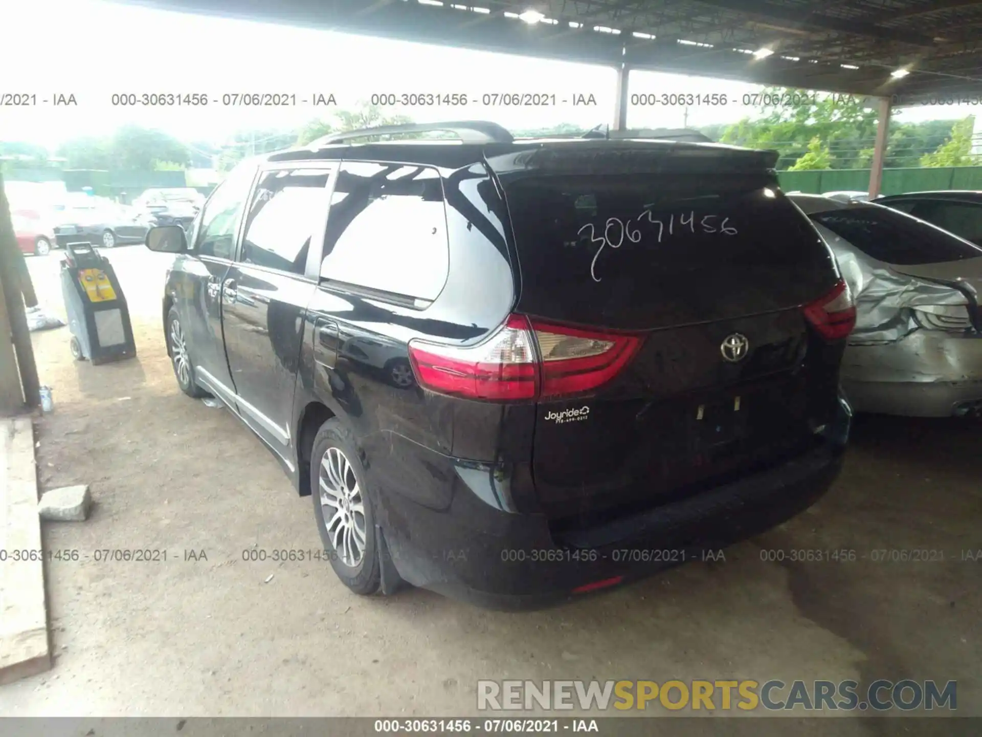 3 Photograph of a damaged car 5TDYZ3DC5KS010666 TOYOTA SIENNA 2019