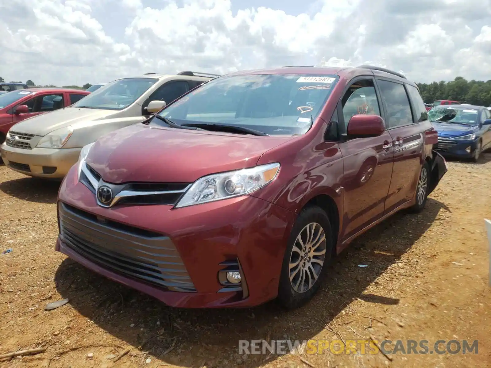 2 Photograph of a damaged car 5TDYZ3DC5KS012062 TOYOTA SIENNA 2019