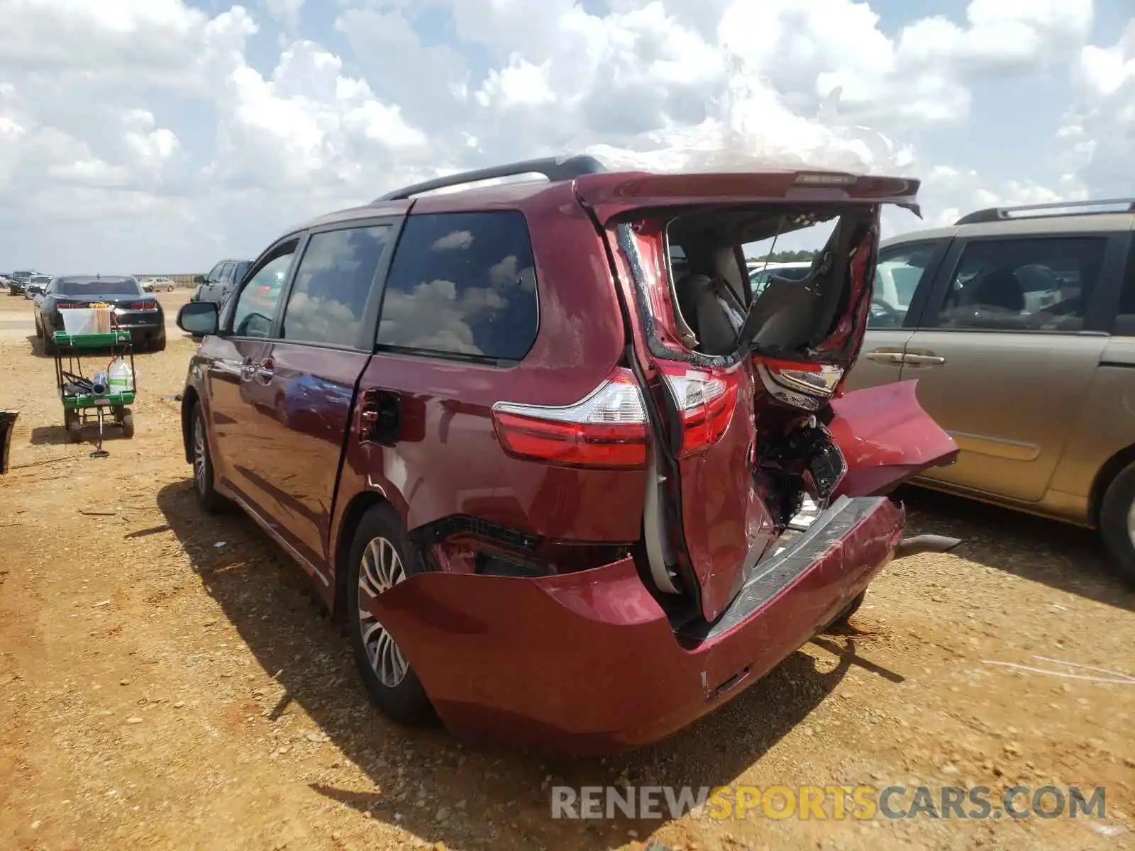 3 Photograph of a damaged car 5TDYZ3DC5KS012062 TOYOTA SIENNA 2019