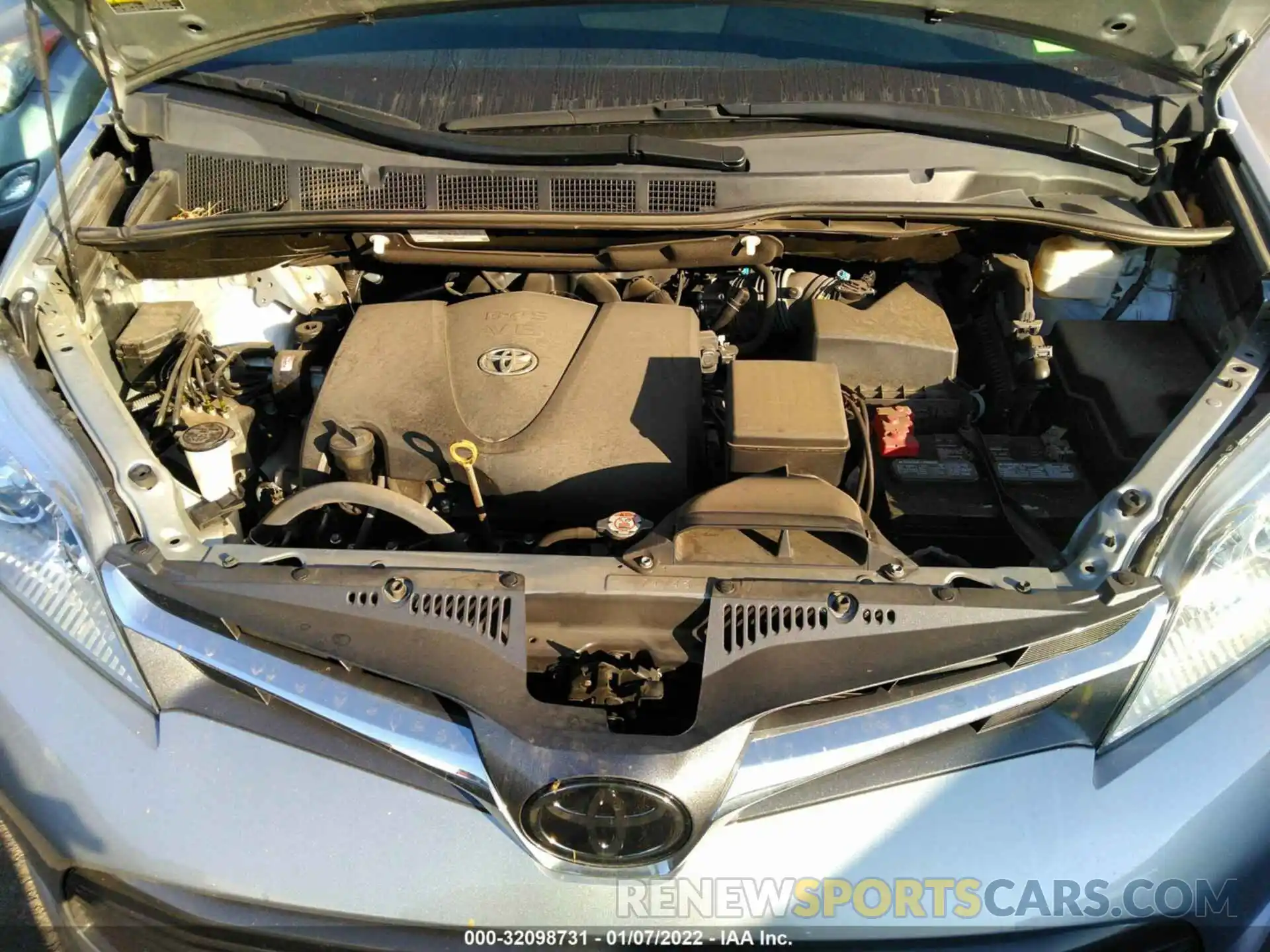 10 Photograph of a damaged car 5TDYZ3DC5KS018430 TOYOTA SIENNA 2019