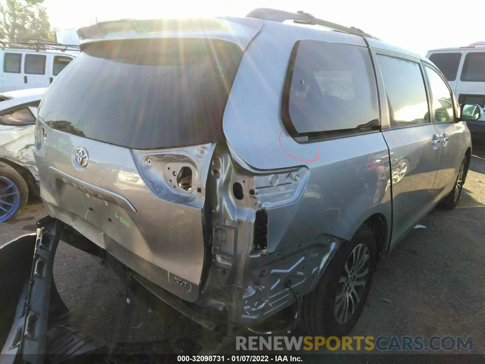 4 Фотография поврежденного автомобиля 5TDYZ3DC5KS018430 TOYOTA SIENNA 2019