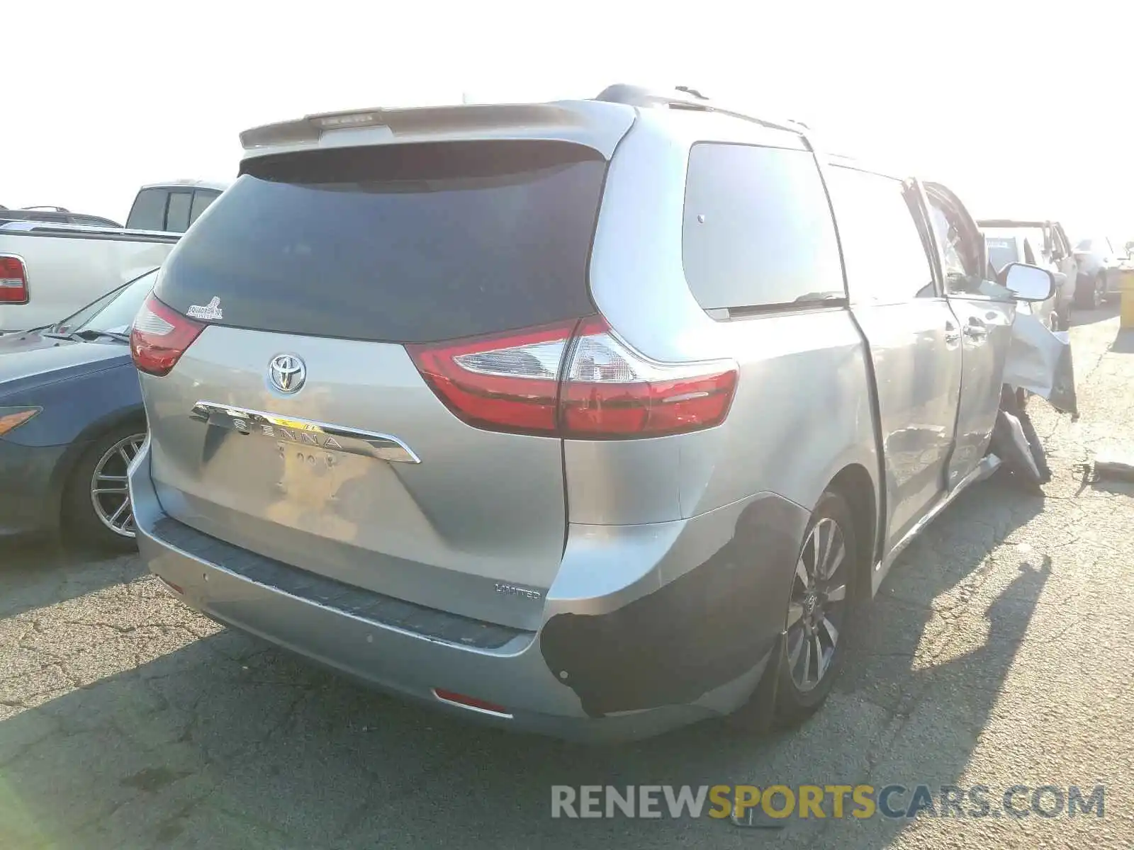 4 Photograph of a damaged car 5TDYZ3DC5KS018525 TOYOTA SIENNA 2019