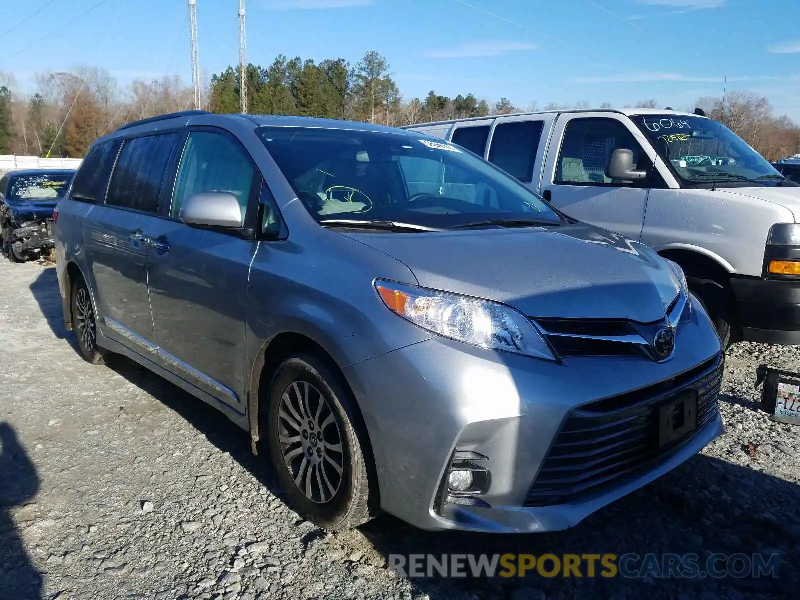 1 Photograph of a damaged car 5TDYZ3DC5KS020209 TOYOTA SIENNA 2019