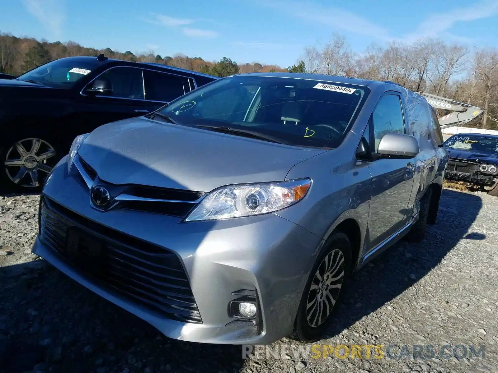 2 Photograph of a damaged car 5TDYZ3DC5KS020209 TOYOTA SIENNA 2019