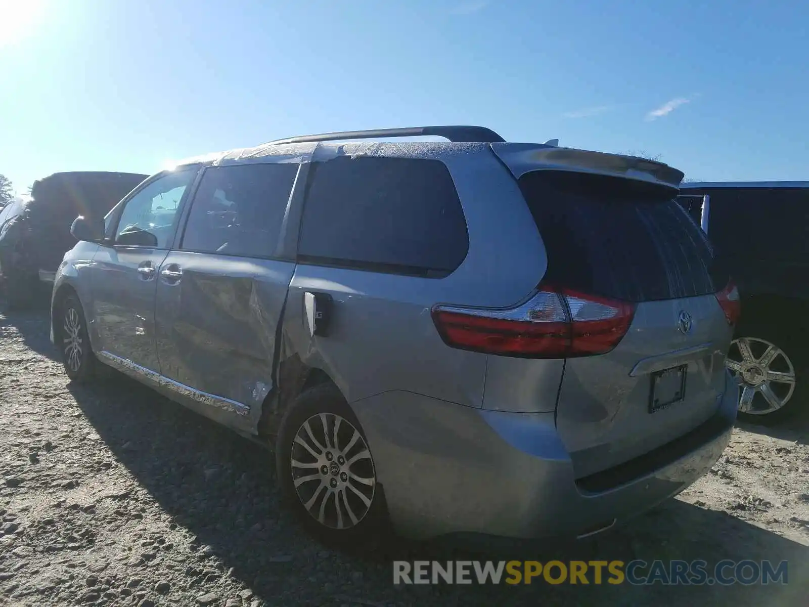 3 Photograph of a damaged car 5TDYZ3DC5KS020209 TOYOTA SIENNA 2019