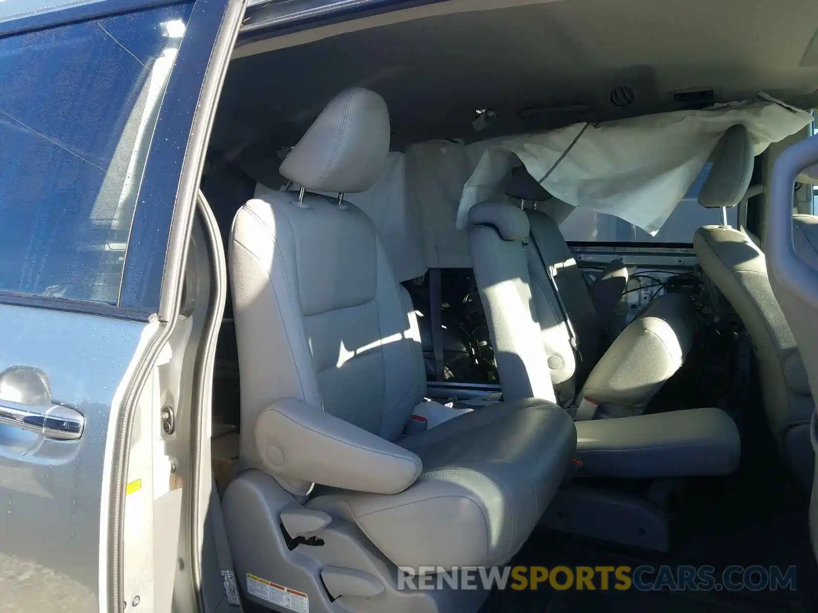 6 Photograph of a damaged car 5TDYZ3DC5KS020209 TOYOTA SIENNA 2019