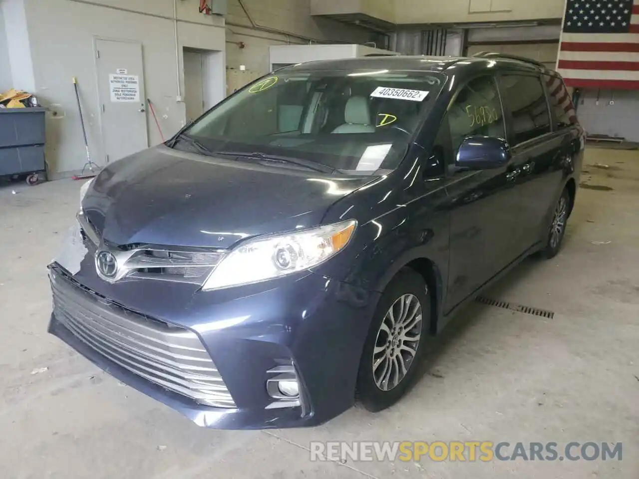 2 Photograph of a damaged car 5TDYZ3DC5KS966892 TOYOTA SIENNA 2019