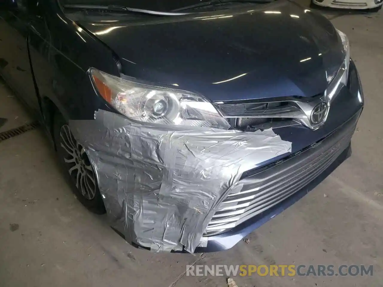 9 Photograph of a damaged car 5TDYZ3DC5KS966892 TOYOTA SIENNA 2019