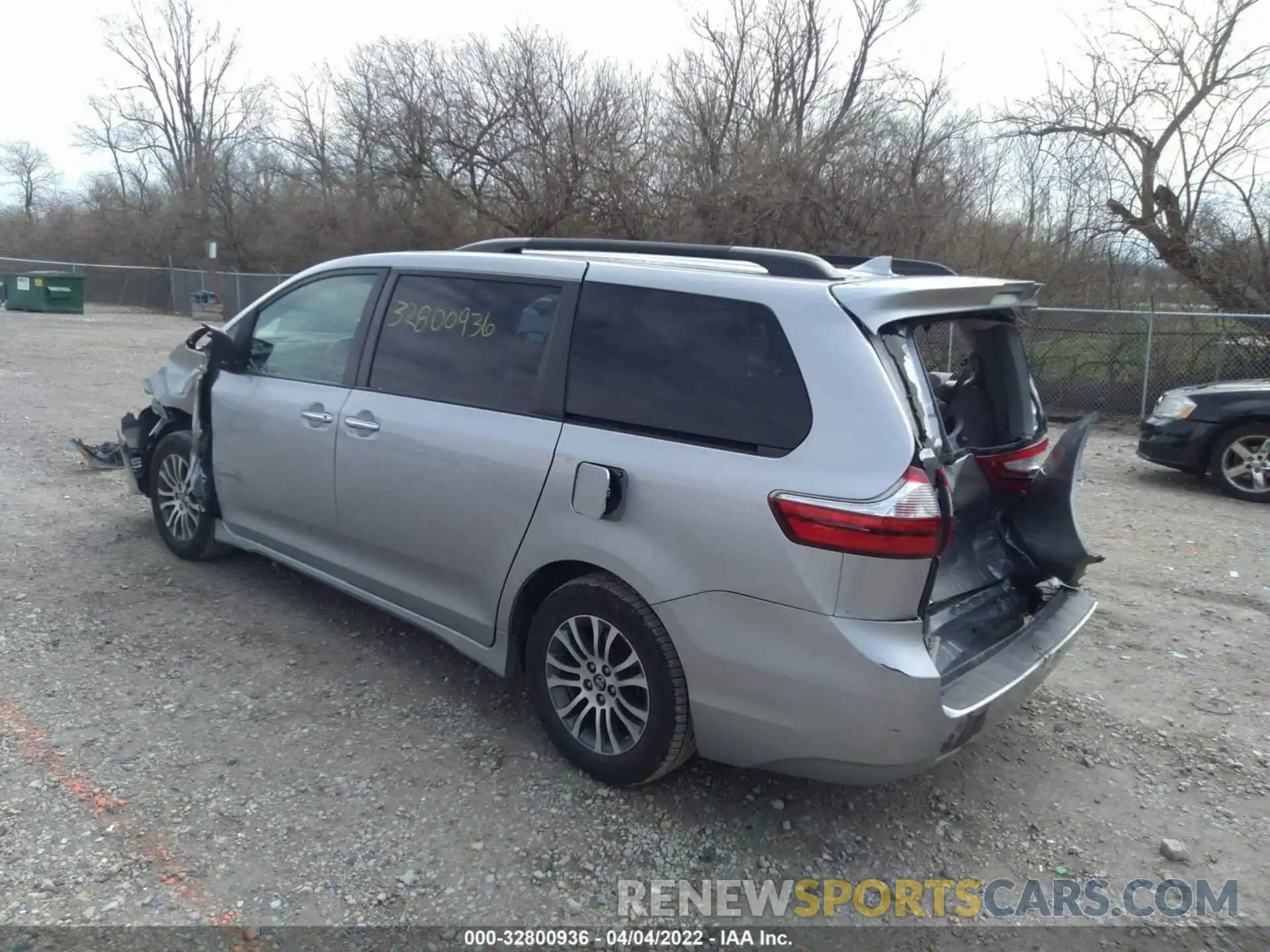 3 Photograph of a damaged car 5TDYZ3DC5KS970215 TOYOTA SIENNA 2019