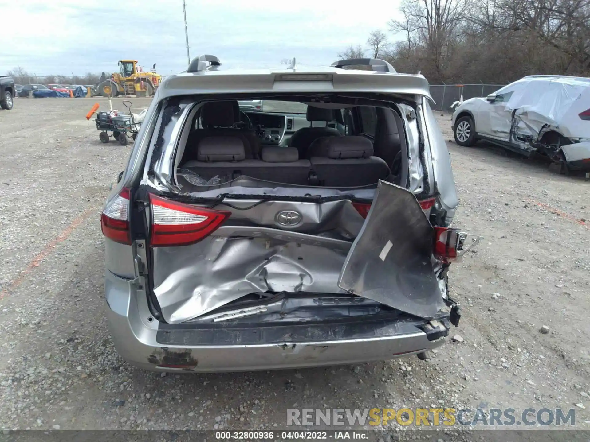 6 Photograph of a damaged car 5TDYZ3DC5KS970215 TOYOTA SIENNA 2019