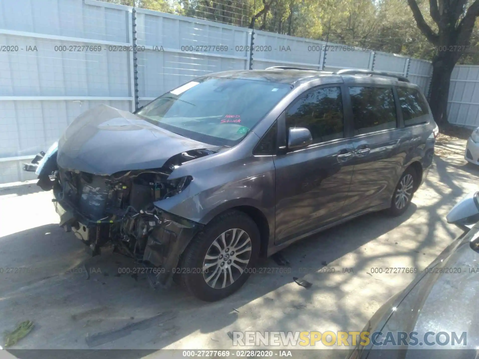 2 Photograph of a damaged car 5TDYZ3DC5KS971297 TOYOTA SIENNA 2019
