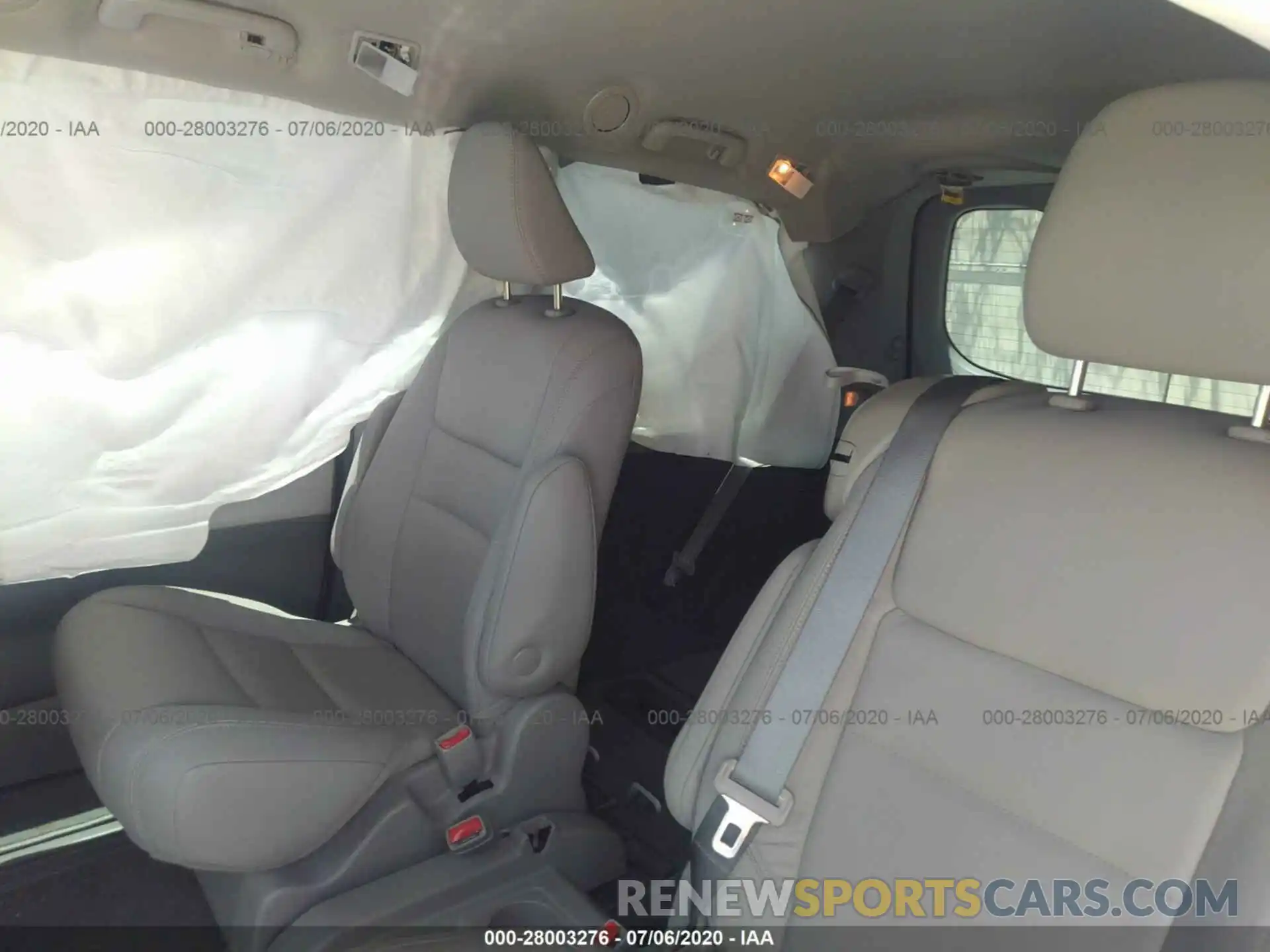 8 Photograph of a damaged car 5TDYZ3DC5KS971929 TOYOTA SIENNA 2019