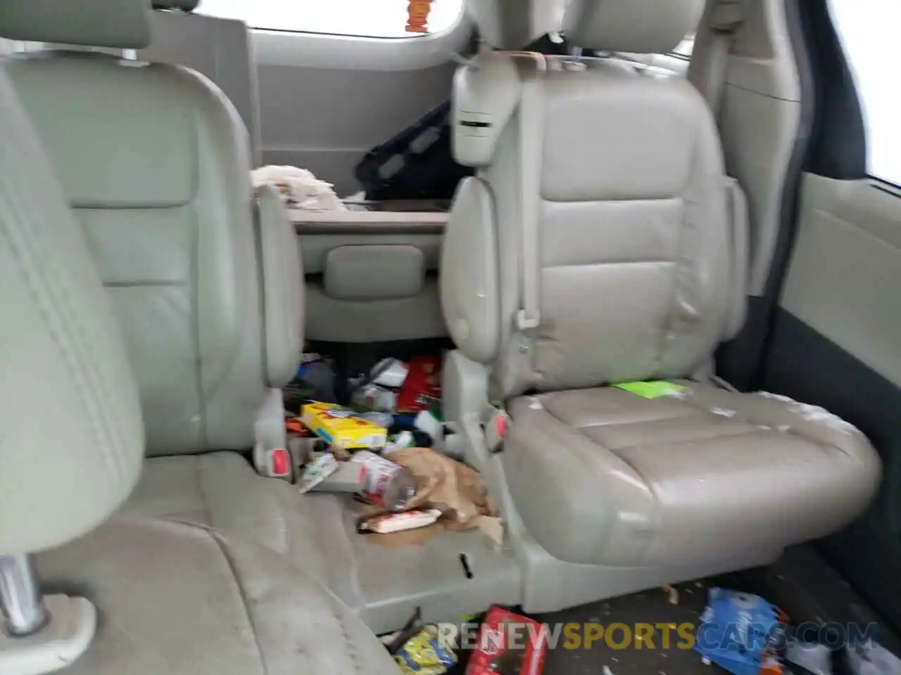 10 Photograph of a damaged car 5TDYZ3DC5KS978315 TOYOTA SIENNA 2019