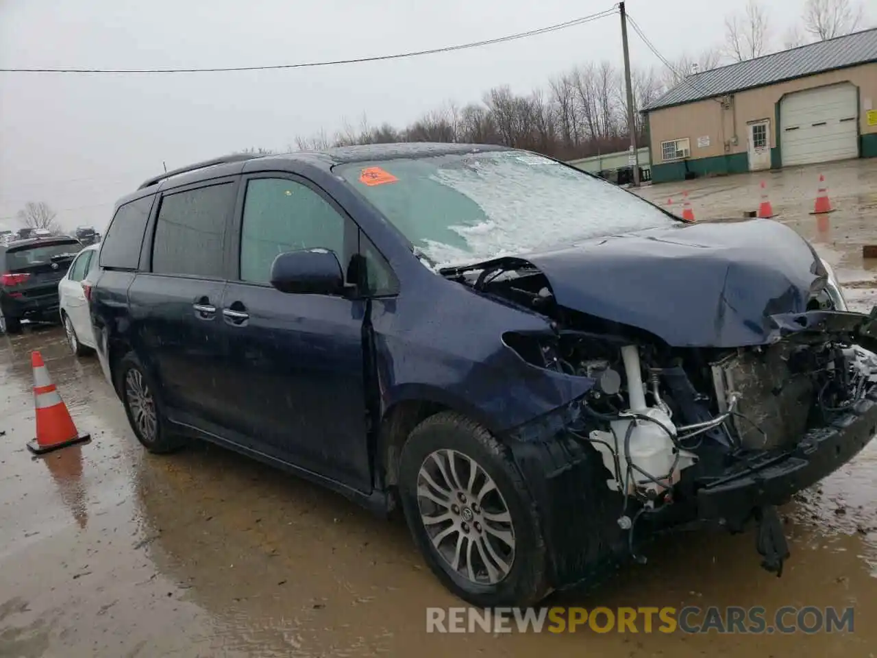 4 Photograph of a damaged car 5TDYZ3DC5KS978315 TOYOTA SIENNA 2019