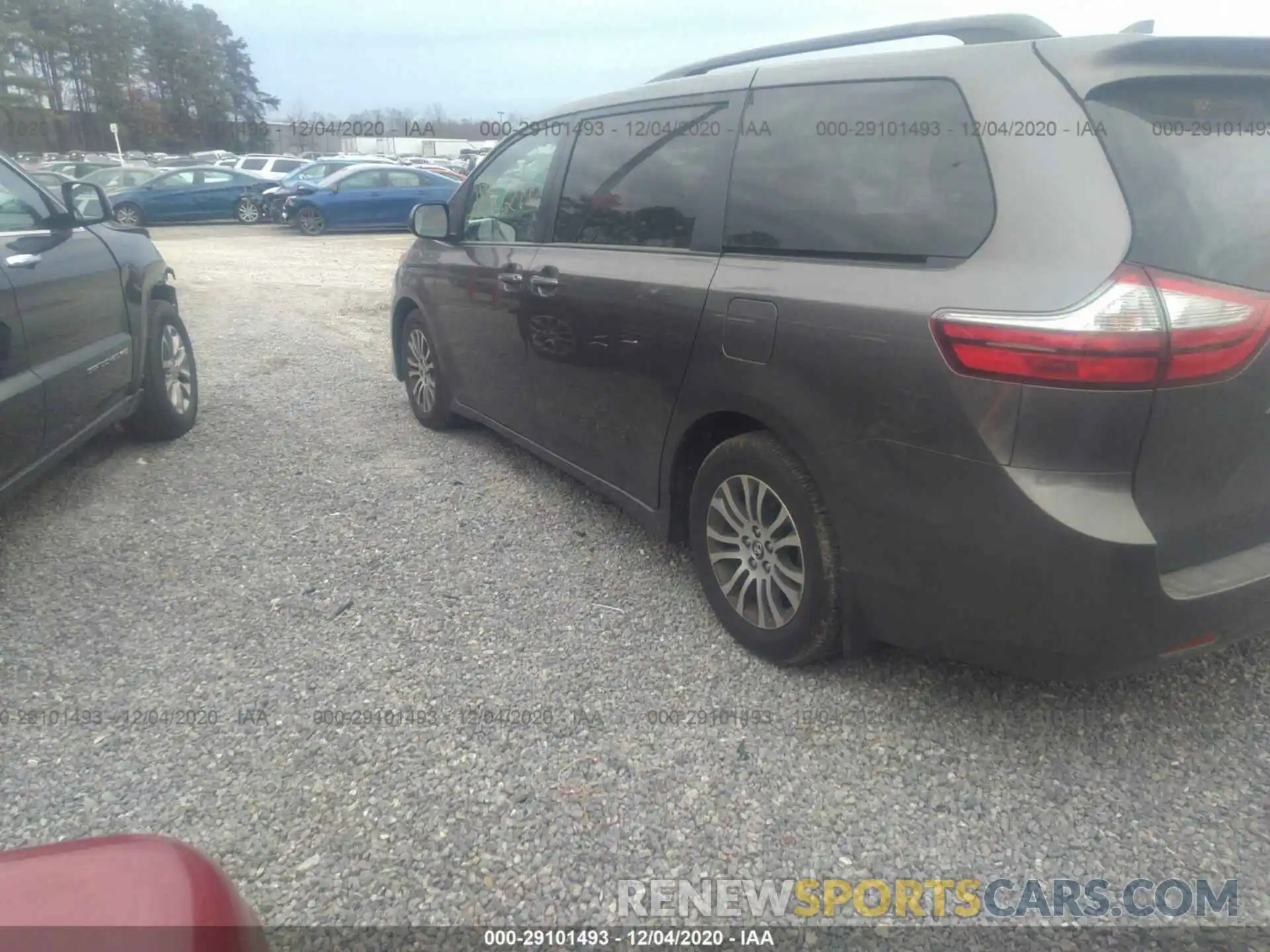 3 Photograph of a damaged car 5TDYZ3DC5KS980274 TOYOTA SIENNA 2019