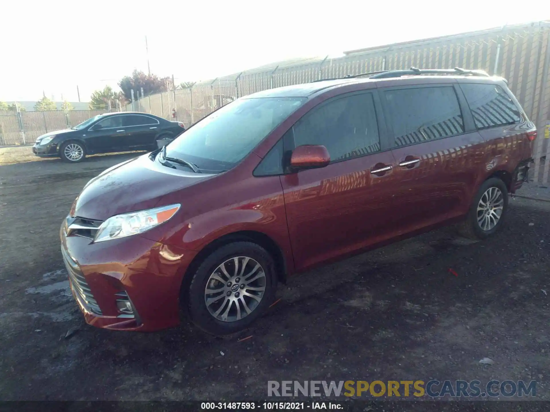 2 Фотография поврежденного автомобиля 5TDYZ3DC5KS981215 TOYOTA SIENNA 2019