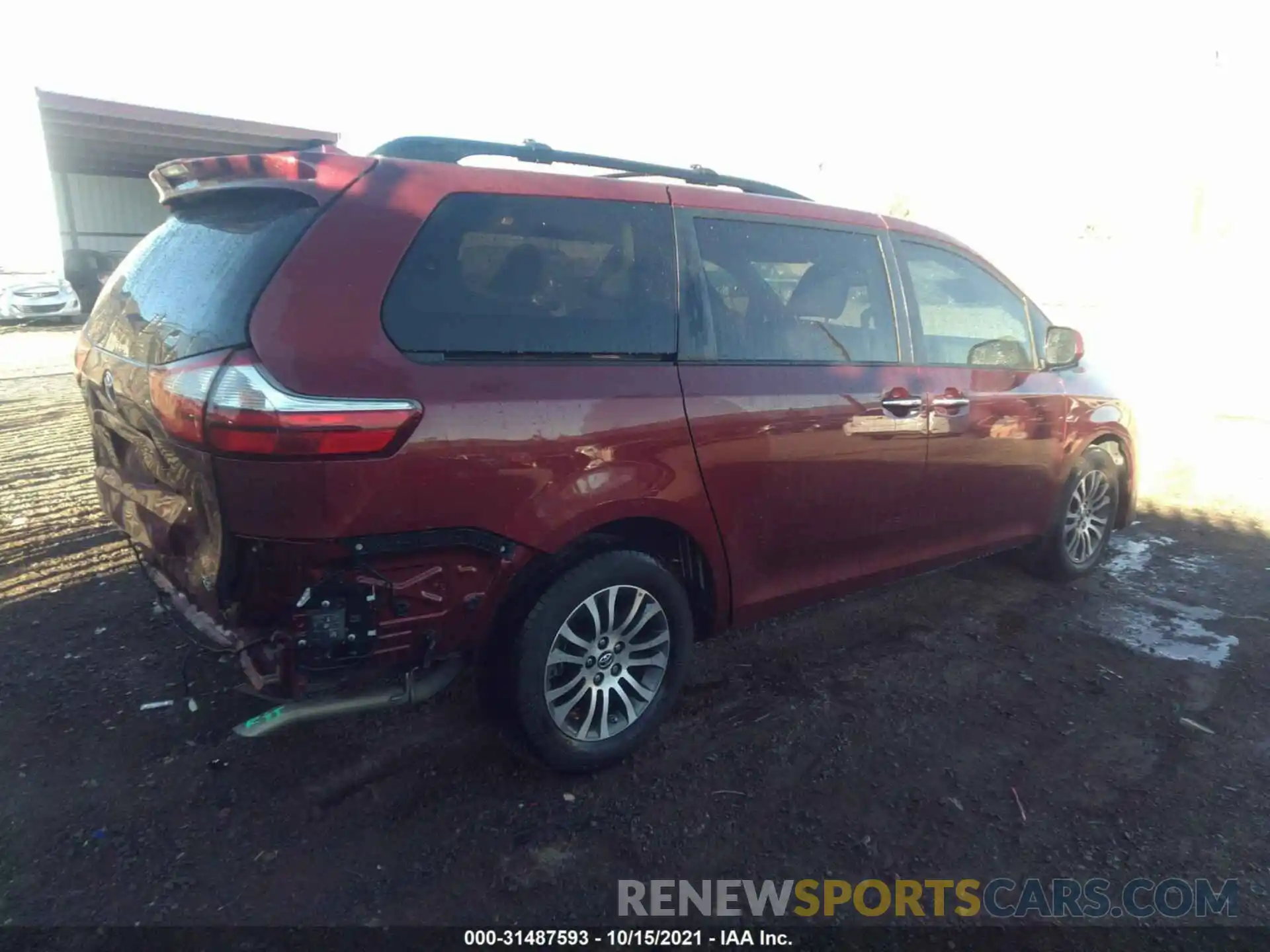 4 Photograph of a damaged car 5TDYZ3DC5KS981215 TOYOTA SIENNA 2019