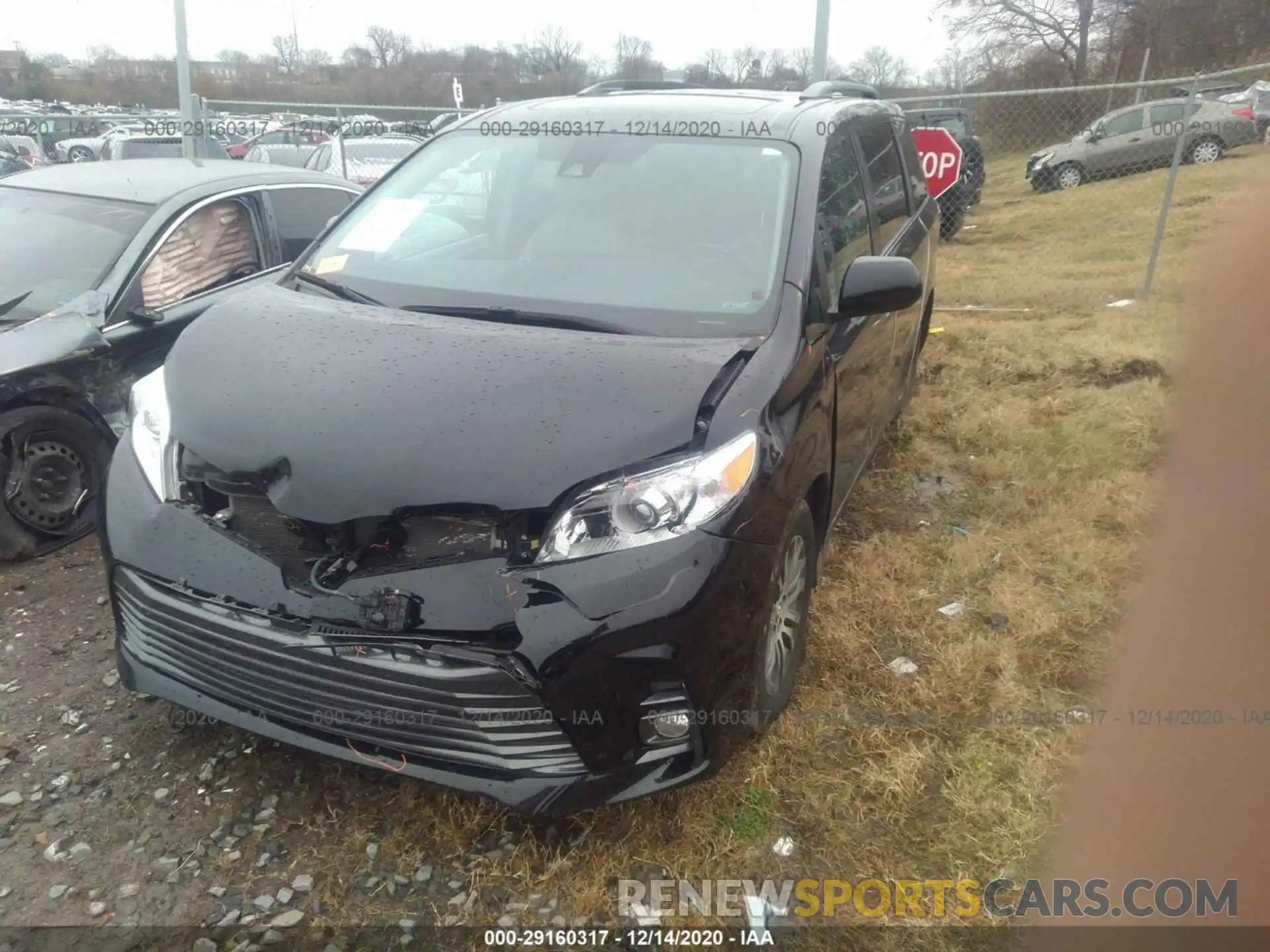 2 Photograph of a damaged car 5TDYZ3DC5KS983319 TOYOTA SIENNA 2019