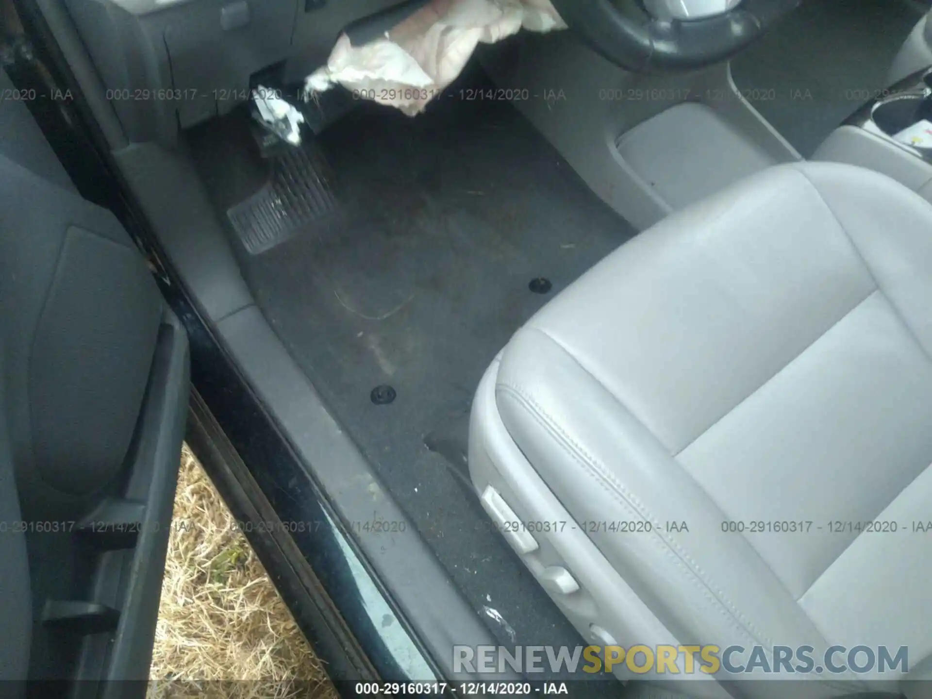 5 Photograph of a damaged car 5TDYZ3DC5KS983319 TOYOTA SIENNA 2019