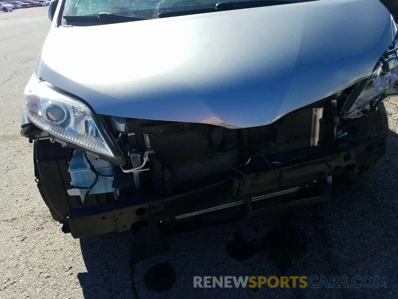 9 Photograph of a damaged car 5TDYZ3DC5KS984177 TOYOTA SIENNA 2019