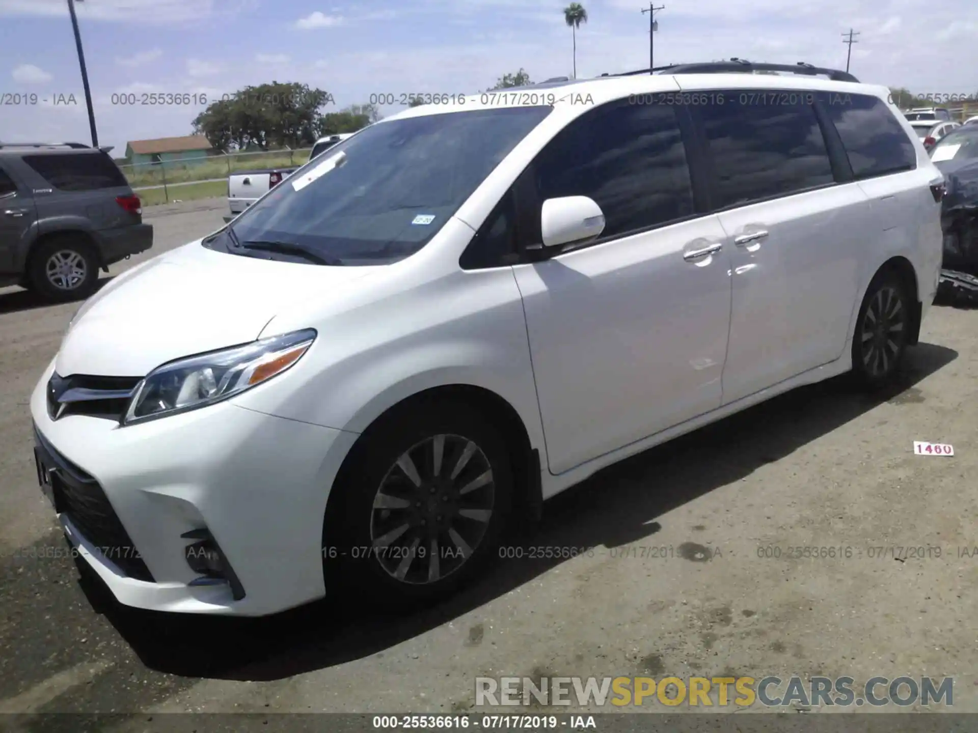 2 Photograph of a damaged car 5TDYZ3DC5KS984776 TOYOTA SIENNA 2019