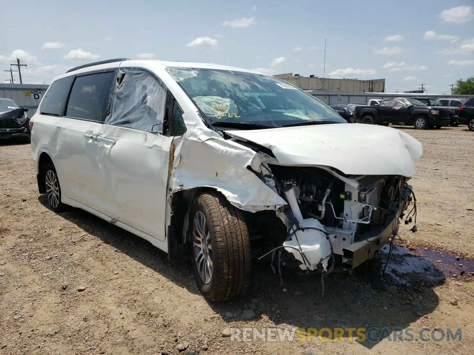 1 Photograph of a damaged car 5TDYZ3DC5KS986043 TOYOTA SIENNA 2019