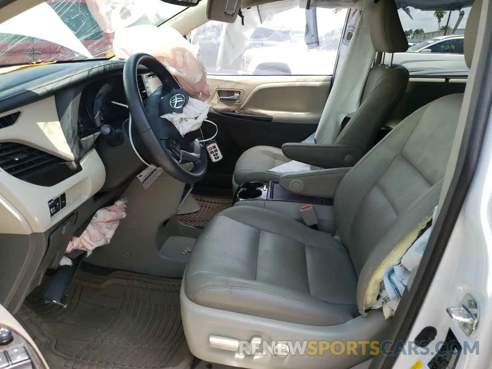 5 Photograph of a damaged car 5TDYZ3DC5KS986043 TOYOTA SIENNA 2019