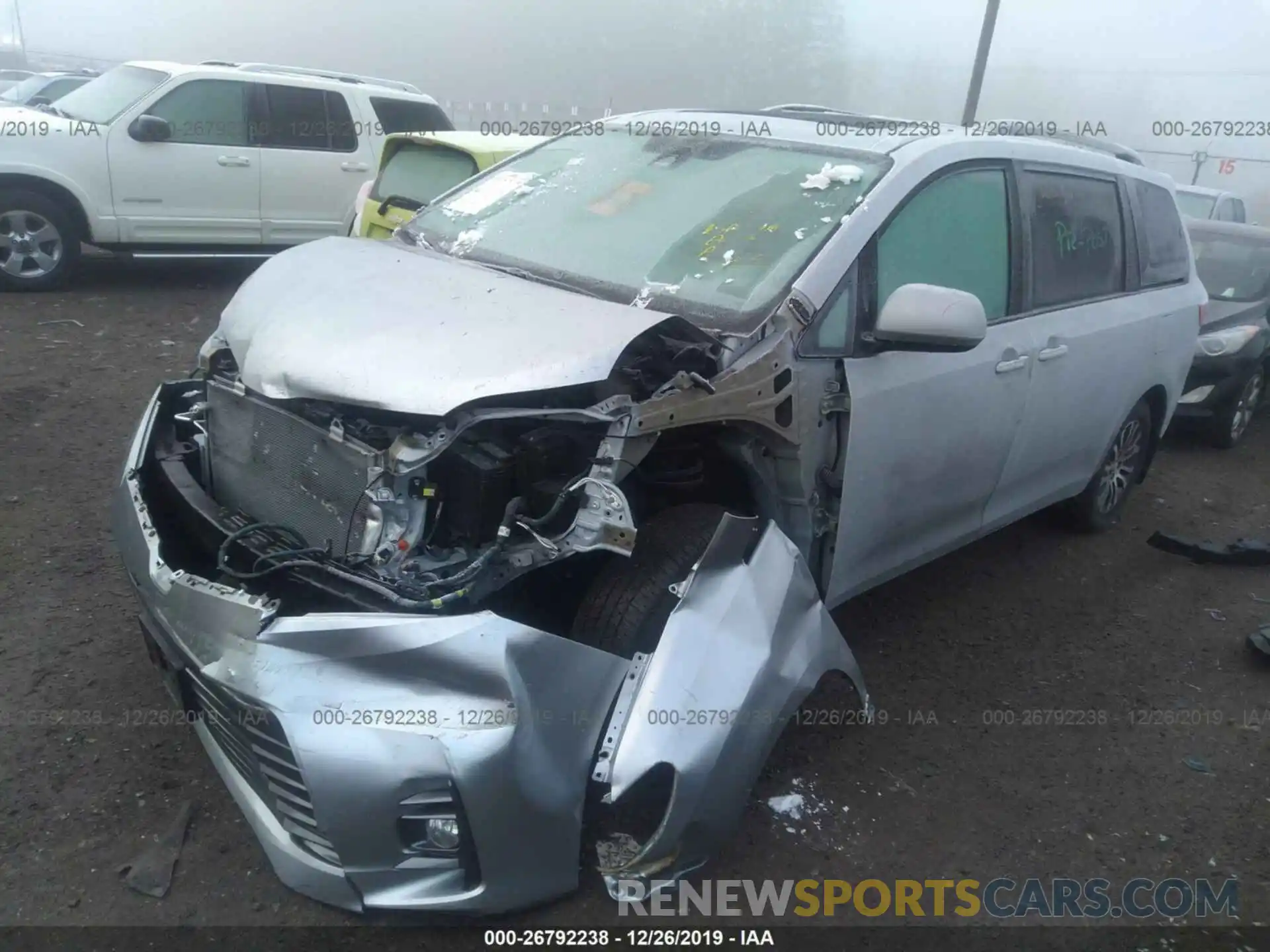 2 Photograph of a damaged car 5TDYZ3DC5KS986396 TOYOTA SIENNA 2019