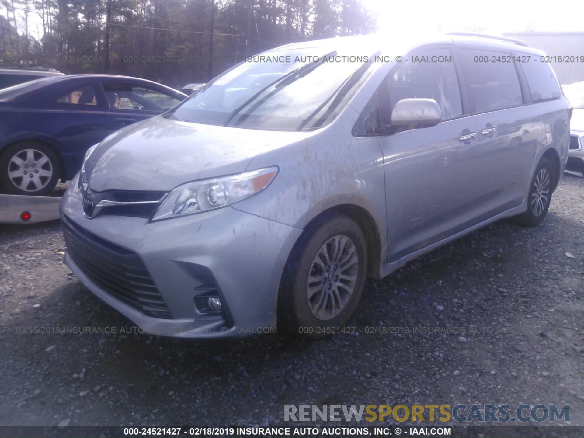 2 Photograph of a damaged car 5TDYZ3DC5KS986480 TOYOTA SIENNA 2019